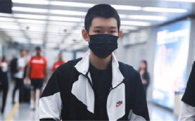 王源抵达波士顿晒照报平安