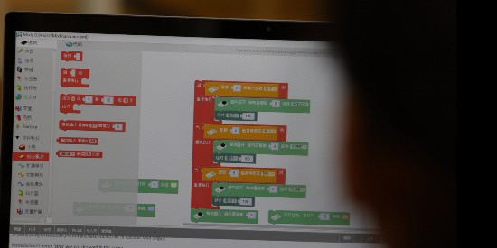 1680567217874555.png?x-oss-process=style/w10 图为沧源县国门小学的学生在编程.png?x-oss-process=style/w10