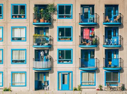 越来越多人经营起民宿，多家在线旅游平台开拓了民宿业务版图，相关经营乱象也不断涌现。