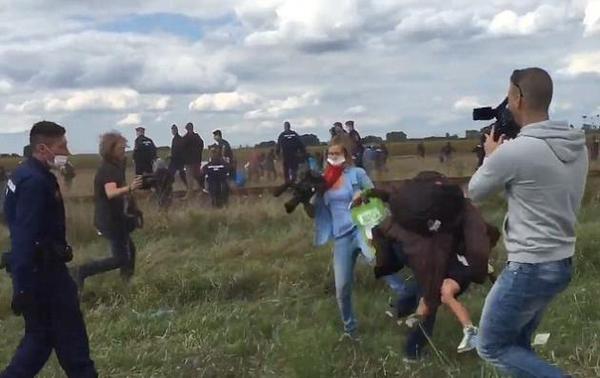 匈牙利女摄像师故意绊倒抱孩子难民 已被解雇