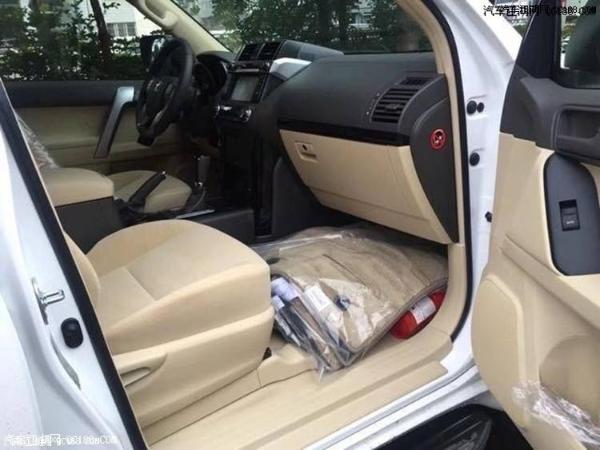 18款丰田霸道2700中东版7座SUV最新实拍