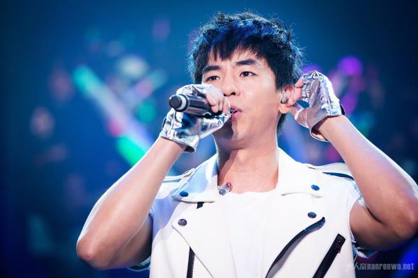 柯受良儿子柯有伦结婚了 成功避开双11光棍节