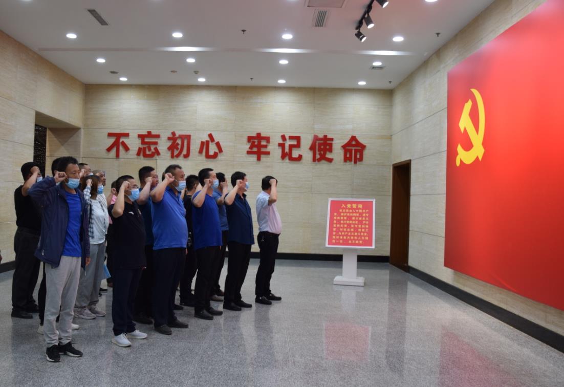 山西路橋：黨建引領  建好“四好農村路”山西路橋建設集團黨委扎實開展“黨建質量提升年”，實施“六大工程”，立足“十四五”高質量、高速度、高效益發展的戰略基點，全面提高黨建質量和黨建引領發展水平，為打造“國內一流的交通基礎設施投資、建設、施工現代化企業集團”提供堅強政治保障。