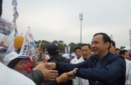  朱立倫彰化造勢喊開放：觀光客要突破2千萬。（圖�“東森新聞” 賴於榛攝）