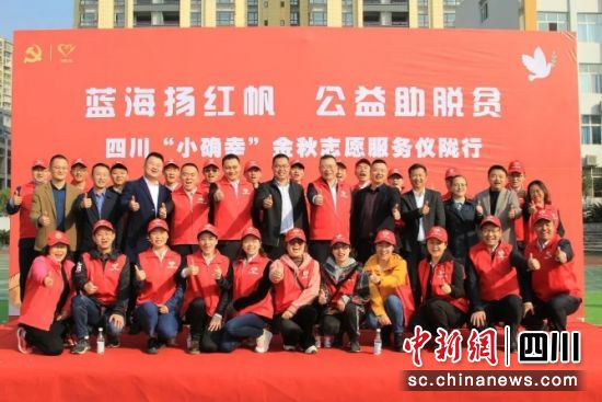 与仪陇县扶贫办签订农民工帮扶协议。中建深装（西南） 供图