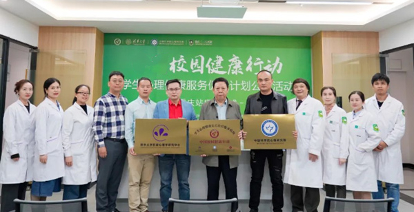 授牌仪式现场。重庆三一八医院供图