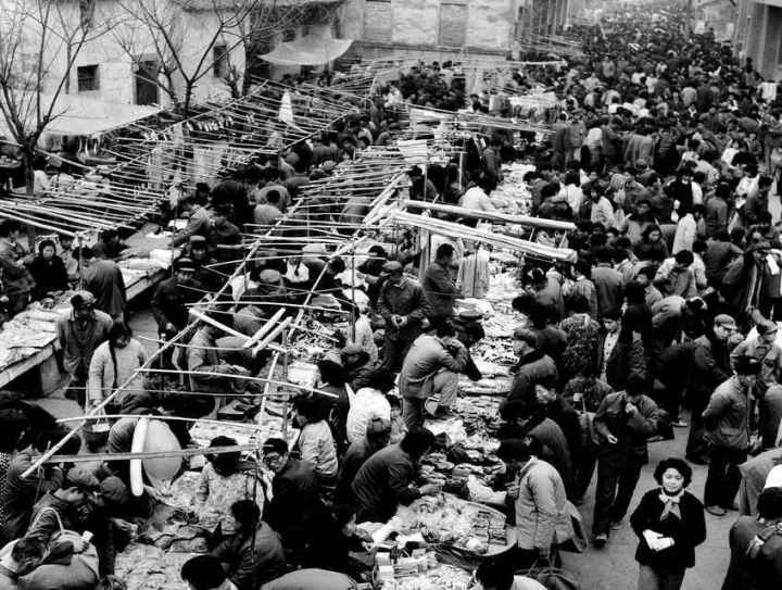 1982年，义乌湖清门马路市场场景。拍友 金福根 摄