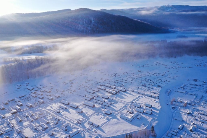 2024年1月17日拍摄的新疆阿勒泰地区布尔津县禾木村（无人机照片）。新华社记者李响 摄