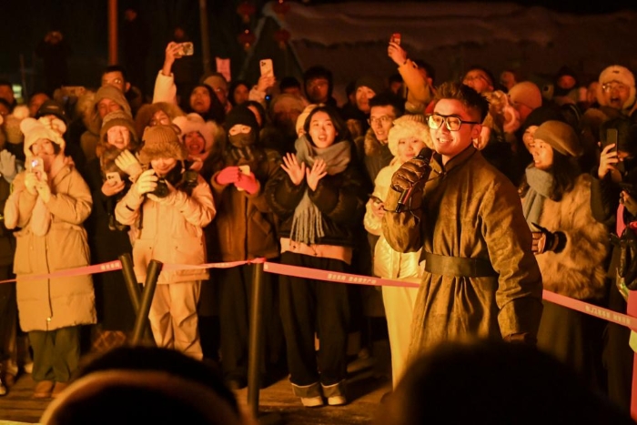 2024年2月1日，禾木村举行篝火晚会。新华社记者 马锴 摄