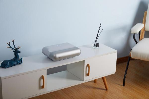 坚果智慧墙O1惊艳亮相，超近距投影让美好生活“近”入想象