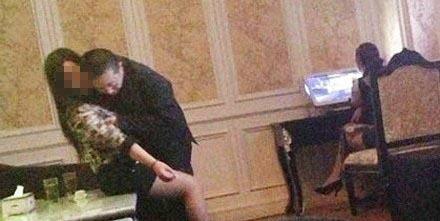 中纪委曝违八项规定案147起 点“抱小姐”官员