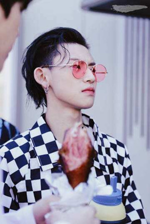 小鬼扑朔迷离歌词王琳凯 小鬼王琳凯扑朔迷离歌词什么意思