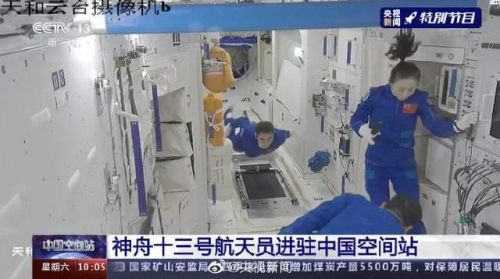 王亚平太空辫子抢镜怎么回事？王亚平太空辫子是什么样的照片曝光